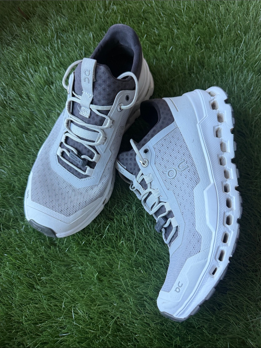 On Running women Athletic Shoes - Light Gray & White